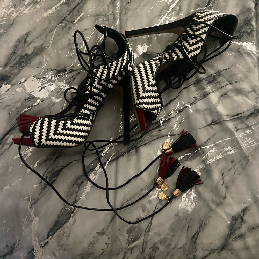 6.5 BLACK,WHITE,and RED STRAP AROUND